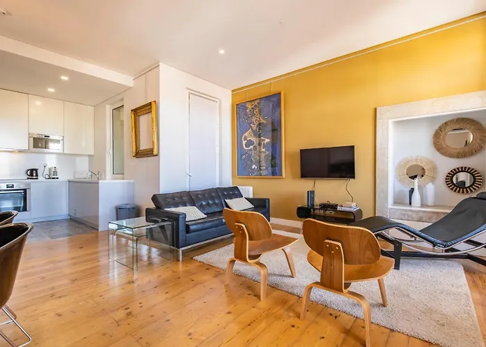 Castelo Design Aparment W/ Balcony & Super View By Lovelystay